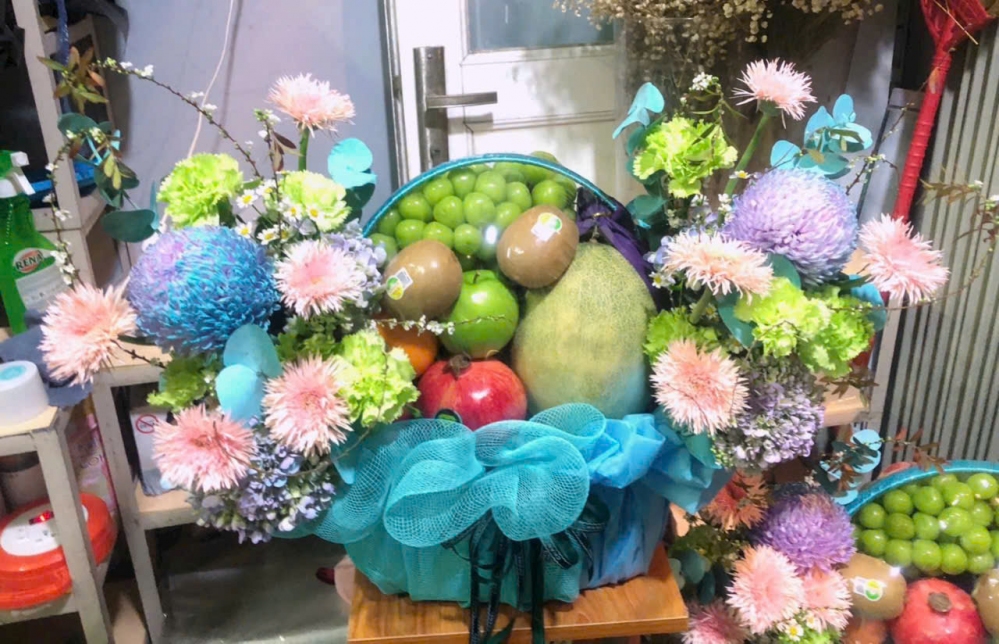 Giỏ Trái Cây Kết Hợp Hoa Tươi - TC405